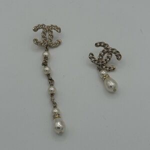 CHANEL Gold and Cream Pearl Drop Earrings